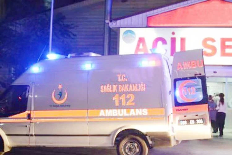 Arabasını köprü kenarına çekip kendini aşağıya atan vatandaşı kurtarma çalışmaları