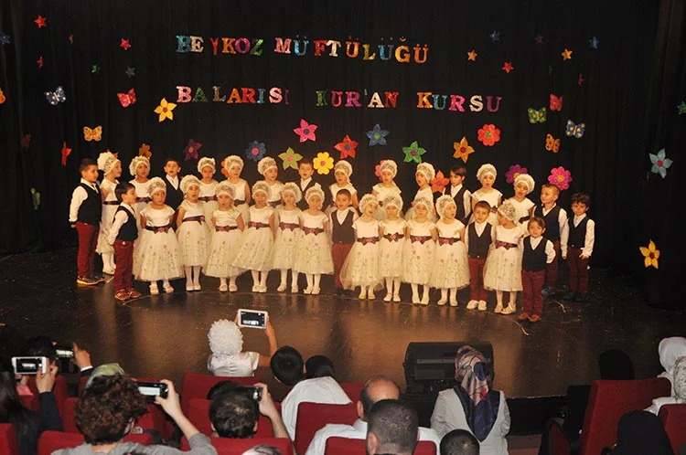 Beykoz Müftülüğü'ne bağlı Balarısı Anaokulu'nun yıl sonu gösterisi Prof. Dr.