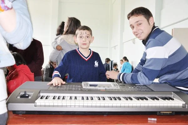 Fevzi Çakmak Lisesi'nde öğrenim gören 45 öğrenci, Cumhuriyetköy Galip Öztürk