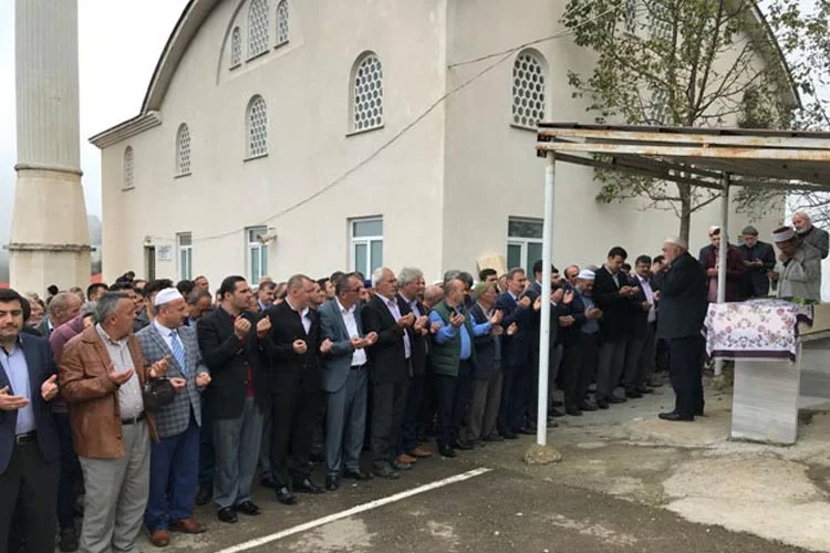 anne cenaze 3 9sH6M6uyiL