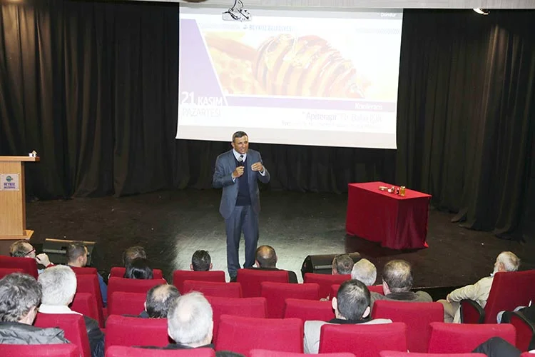 Beykoz’da düzenlenen “Apiterapi” konulu konferansta hastalıkların tedavisinde kullanılan arı ürünlerinin