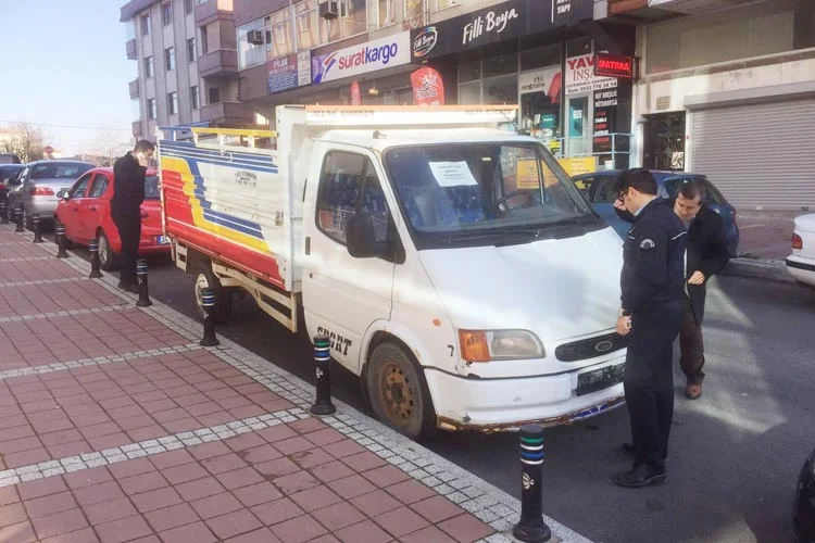Dört gündür Beykoz Kavacık Mahallesi ana cadde üzerinde duran plakasız