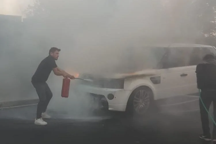 arac yangin 5 U7l7mFErae