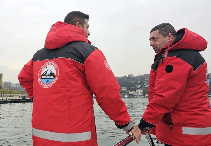 Beykoz Belediyesi ekipleri, geçtiğimiz günlerde Sarıyer'de denize düşen iki kardeşi