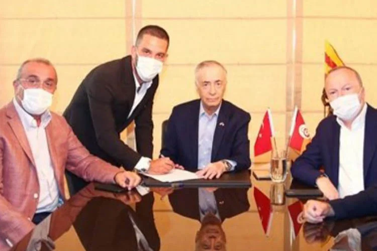 Arda Turan, kulüp yönetimiyle yaptığı görüşmelerin ardından Galatasaray Başkanı Mustafa