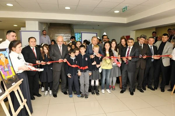 Beykoz’daki ortaokul öğrencileri arasında “Geleceğin Engellerini Beraber Kaldıralım” sloganıyla açılan