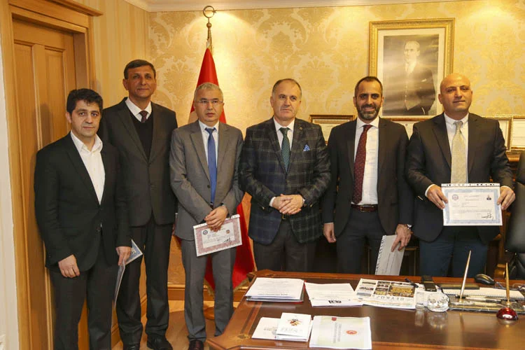 Beykoz Kaymakamı Ahmet Katırcı, ilçede düzenlenen Apiterapi Zirvesi’ne katkıda bulunan