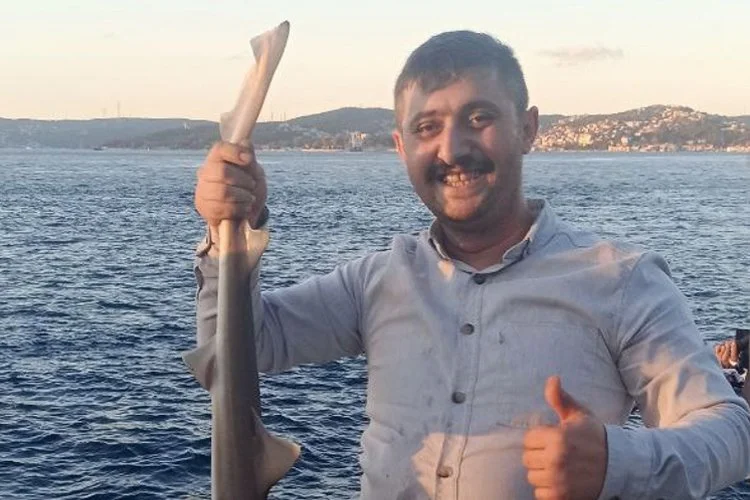 Beykoz Sahili'nde zaman zaman balık tutan Arif Köse'nin ağına bu