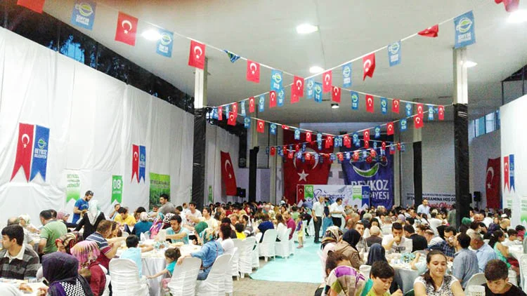 Yöresel Derneklerin Beykoz Belediyesi'nin katkılarıyla hazırladığı iftar yemeği programları tüm