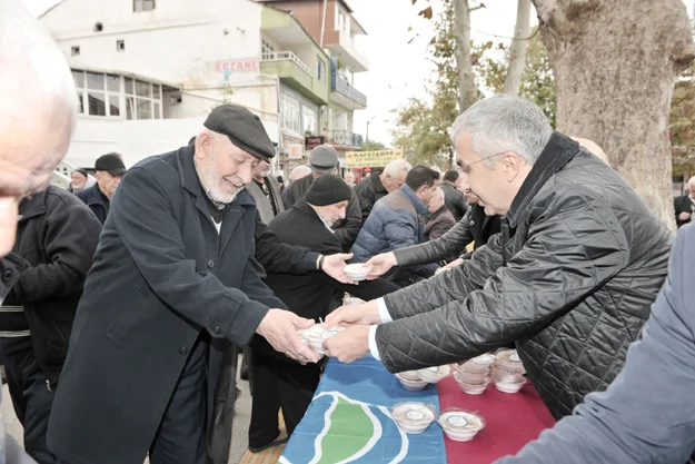Beykoz Belediyesi Muharrem Ayı vesilesiyle 15 bin aşure hazırladı. Bolluk