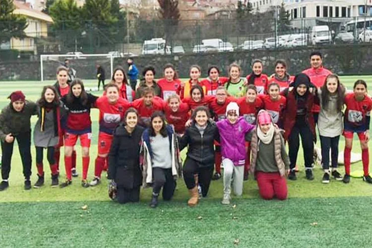 Rüzgarlıbahçe Bayan Futbol Takımı, Anadolu Kartalları’nı Kavacık’ta mağlup etti.