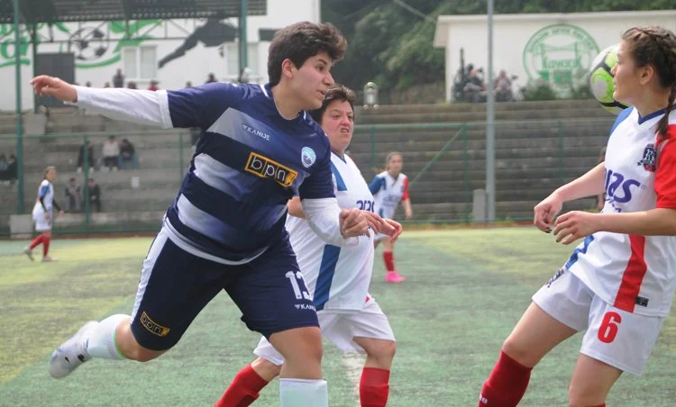 TFF Kadınlar Futbol 3. Lig 3.Grubunun Lideri olan Rüzgarlıahçespor Takımı