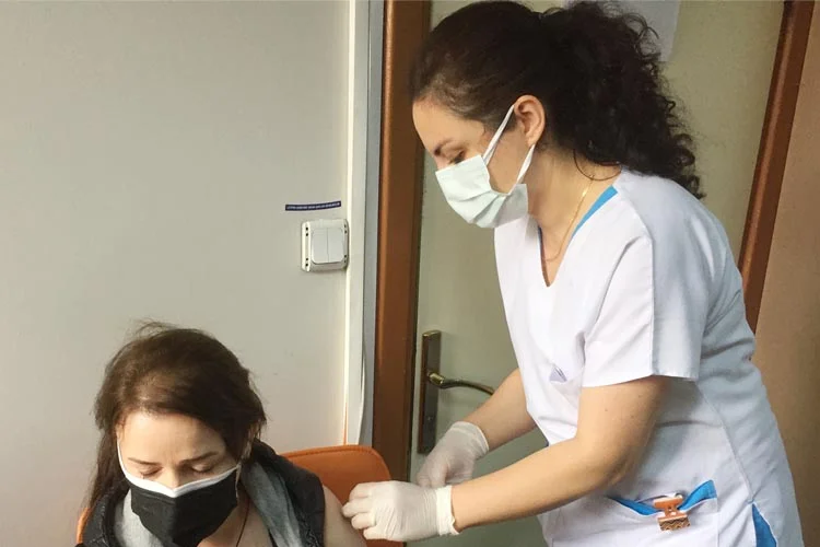 Sağlık Bakanlığı’nın SSK’li çalışan tüm işçilere ve 40 yaşa aşılamanın