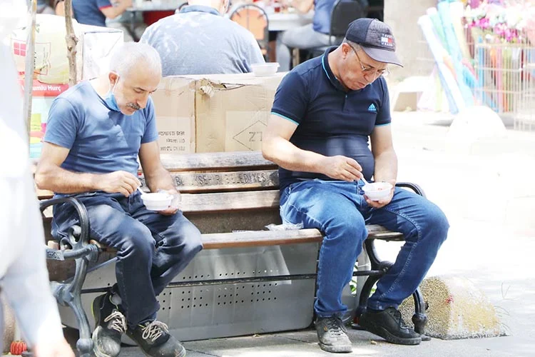 Beykoz Belediyesi altı camide aşure dağıttı 1 asue beykoz 1 TD8bs4c80Z