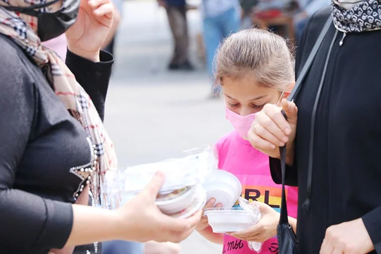 Beykoz Belediyesi altı camide aşure dağıttı 2 asue beykoz 2 1kikXcjJm0