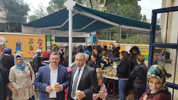 Her yıl geleneksel hale gelen Beykoz Halide Edip İlkokulu aşure