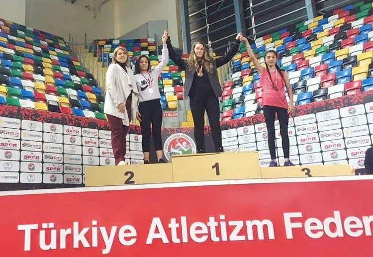 TED Koleji'nden Beykoz'a iki şampiyon atlet 1 atlet2 E1ELwBzEIz