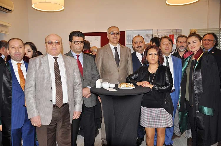 Beykozlu Avukatlar 5 Nisan nedeniyle Beykoz Adliyesi önünde bir basın