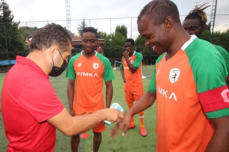 Aytaç Makine - Hayrullah Aytaç’ın sponsorluğunda düzenlenen Gümüşsuyuspor Ayak Tenisi