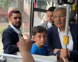 Beykoz Belediye Başkanı Murat Aydın, Akbaba otobüsüne bindi. Vatandaşlarla sohbet