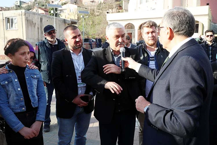Beykoz Gümüşsuyu Mahallesi’nde seçim çalışması yapan AK Parti Adayı Murat