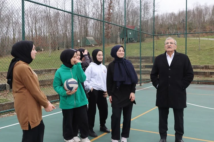 Kemankeş Restoran'a gelen Beykoz Belediye Başkanı Murat Aydın, liseli genç
