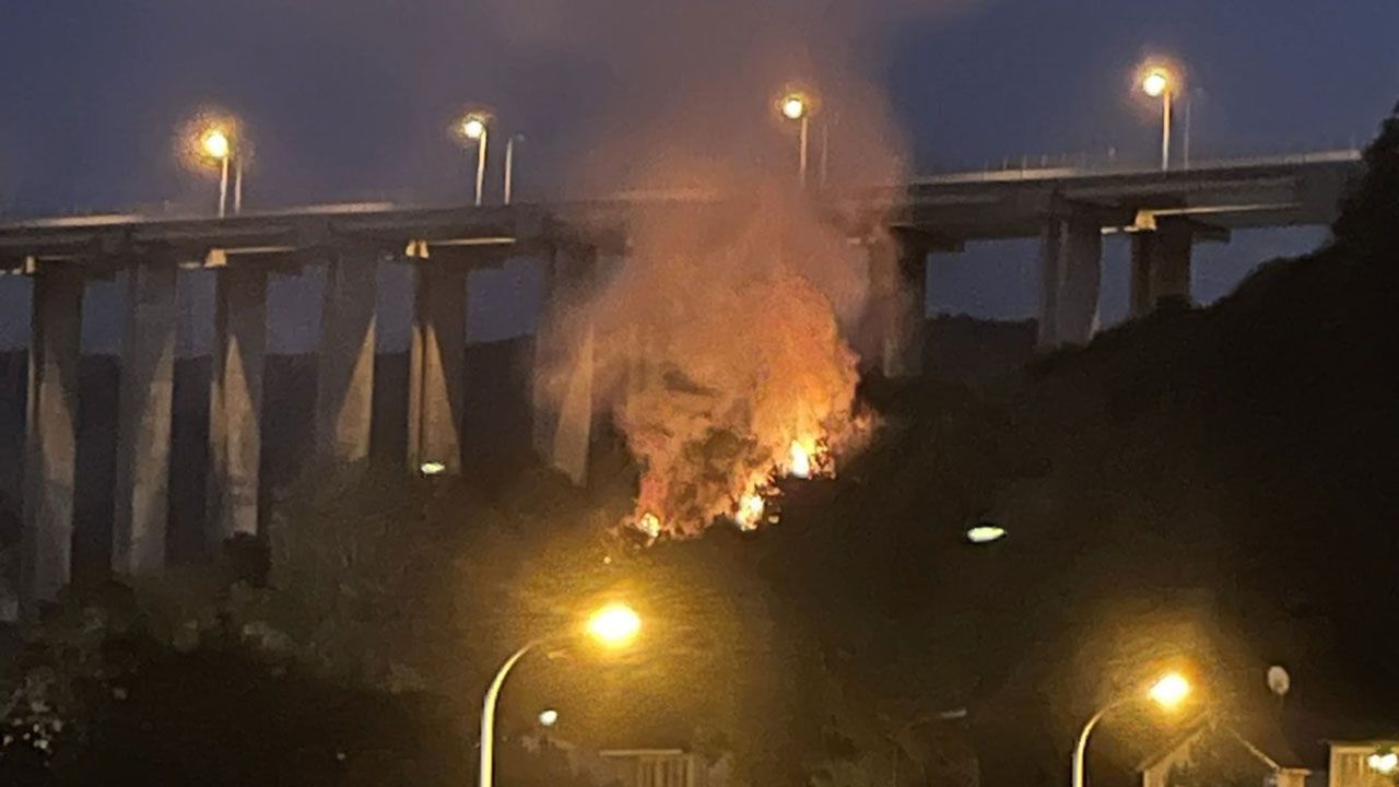 Beykoz Çiğdem Mahallesi’nde 500 metrekarelik ormanlık alanda çıkan yangın söndürüldü.
