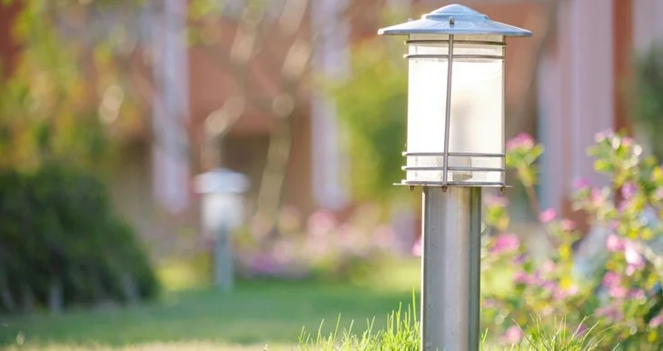 Bahçe aydınlatma direği, bahçelerde estetik bir görünüm sağlamak ve gece