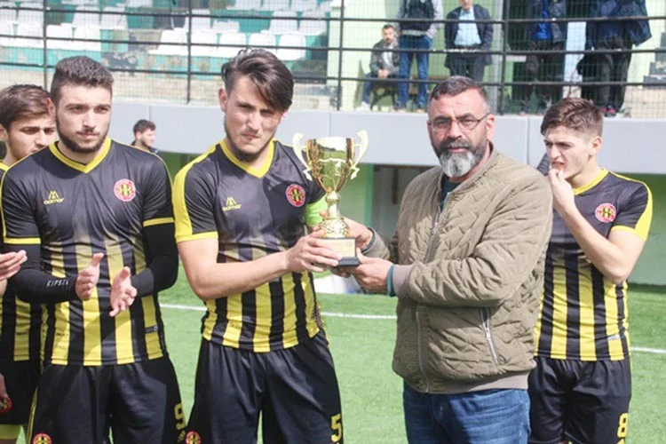 İstanbul Amatör Liglerinde U19 / 1. Ligde 20.Grubu namağlup şampiyon