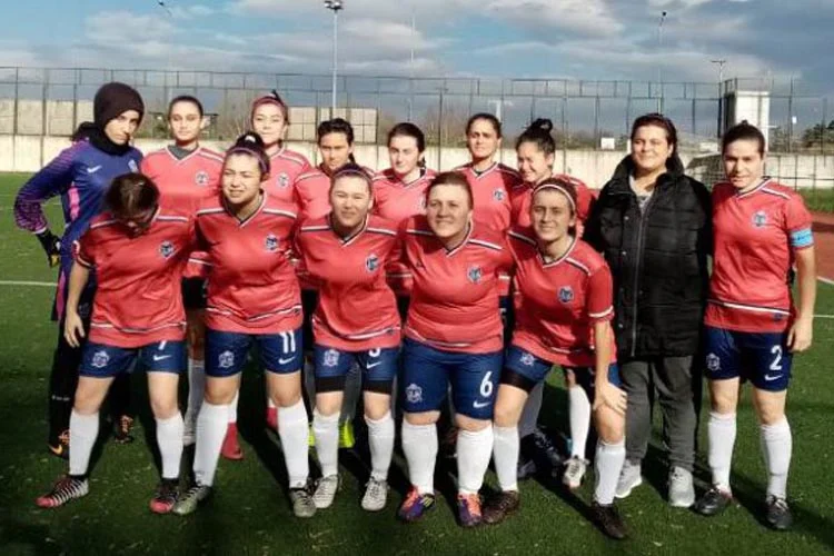 Rüzgarlıbahçe İdmanyurduspor sonunda hakem hatalarına isyan etti.