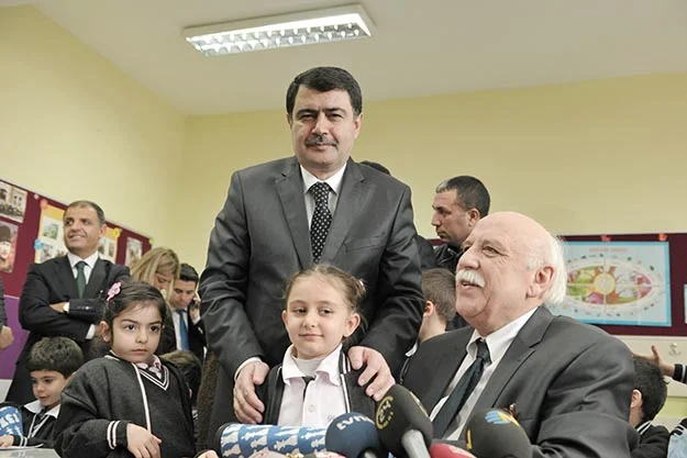 Milli Eğitim Bakanı Avcı Beykoz'da karne dağıttı 1 bakan a yFba00BWLa