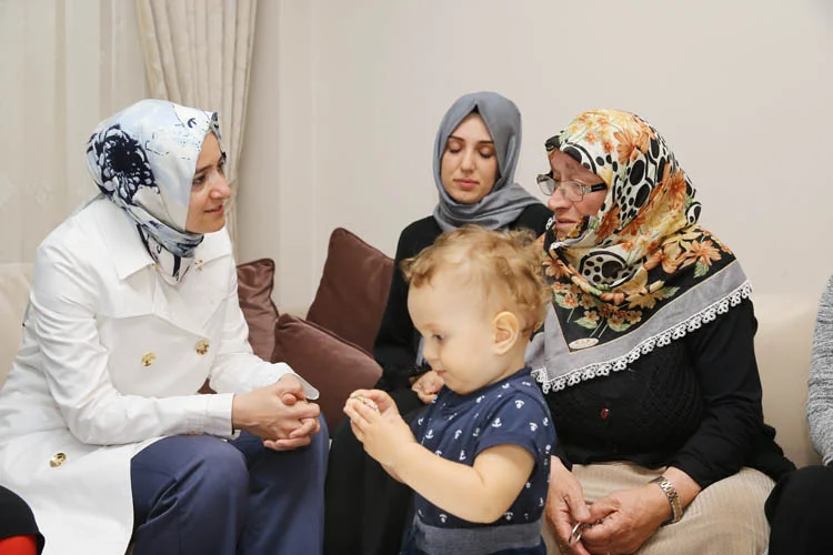 Aile ve Sosyal Politikalar Bakanı Fatma Betül Sayan Kaya, yine