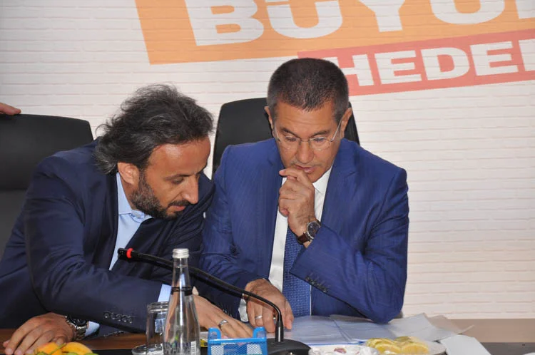 Seçim sonrası Beykoz teşkilatını ziyaret eden Bakan Canikli, Erdoğan ile