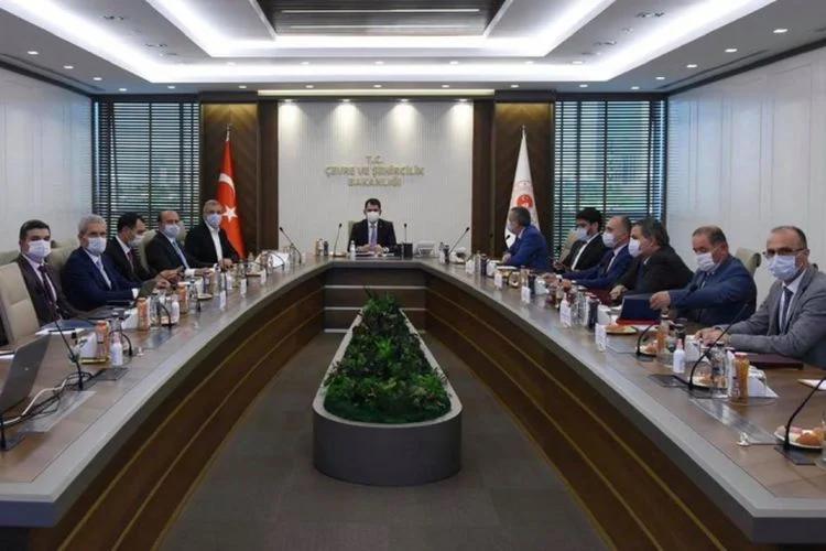 Belediye Başkanı Murat Aydın kurmaylarıyla birlikte Çevre ve Şehircilik Bakanı