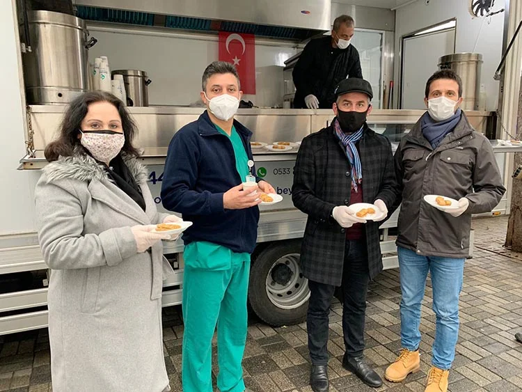 Beykoz Trabzonlular Derneğinden sağlıkçılara baklava 1 bakla 70SSTvn4W