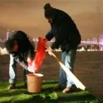 Beykozlu balık meraklıları sahilde sabahladı. Beykoz sahillerine inen balık meraklıları,