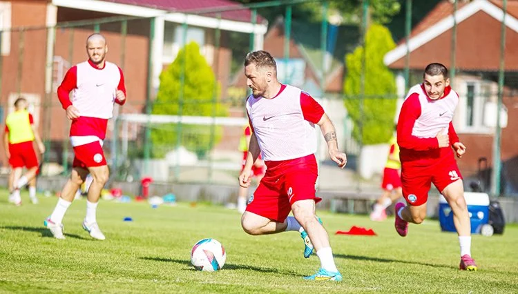 Beykoz İshaklıspor Barış Memiş’in bordo mavi özlemini giderdi 1 baris mem GSmQcRYXiZ