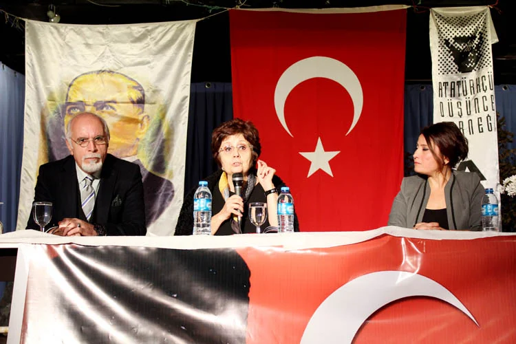 Beykoz Atatürkçü Düşünce Derneği, düzenlediği konferans ile Başkanlık Sistemi'ni tartıştı.