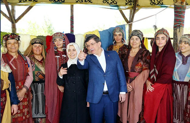 'Diriliş Ertuğrul' dizisinin Beykoz'daki setini ziyaret eden Başbakan Ahmet Davutoğlu,