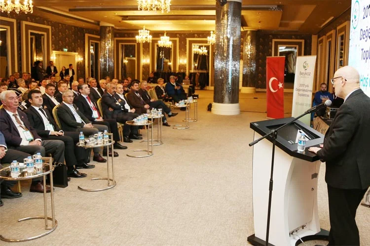 Beykoz Belediyesi Başkanı Çelikbilek, 2017 Değerlendirme Toplantısı'nda, Ozan Derviş ve