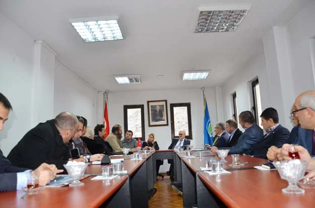 Başkan Yücel Çelikbilek, bugünkü Meclis toplantısının ardından Şişecam Genel Müdürü