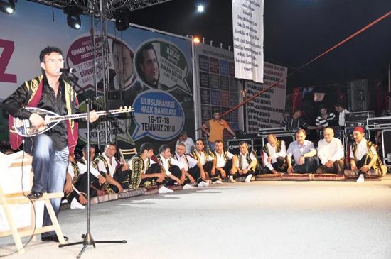 Beykoz Çayırı’nda yapılan Erzurumlular ve Çankırılılar gecesi renkli görüntülere sahne