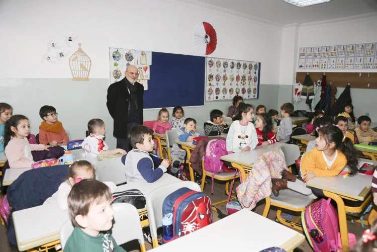 Beykoz Belediye Başkanı Yücel Çelikbilek, Fatin Hoca İlköğretim Okulu’nun 1-C