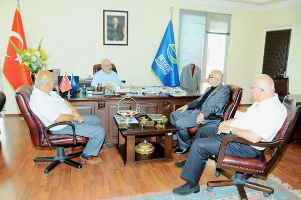 Riva Spor Kulübü yöneticileri, Beykoz Belediye Başkanı Yücel Çelikbilek’i makamında