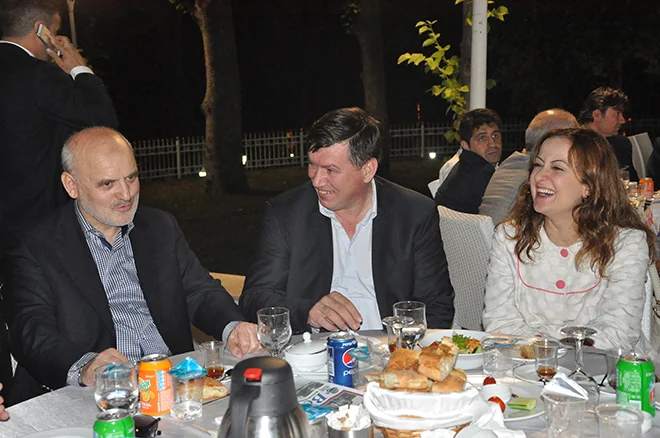 Beykoz Belediyesi'nin her yıl Ramazan ayında düzenlediği iftar yemeklerinde bu