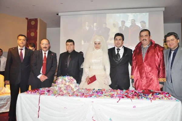 AK Partililerin yoğun ilgi gösterdiği düğün Çavuşbaşı’nın eski halef selef