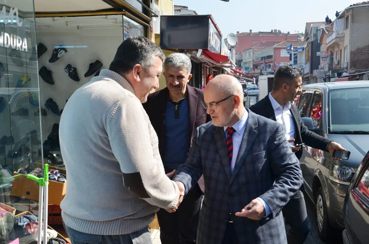 Beykoz Belediye Başkanı Yücel Çelikbilek, iş yeri ruhsatı için başvuran