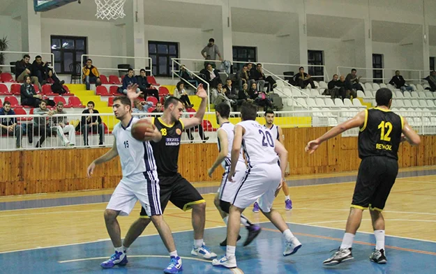 EBBL 7. Grubu'nun iki iddialı ekibini karşı karşıua getiren müsabakada,