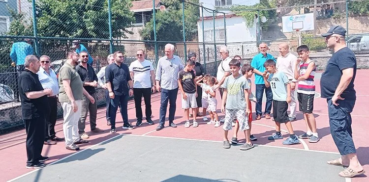 Başkan Köseler çocuklarla basketbol oynadı 2 basketbol 3 9sPg4yinBP