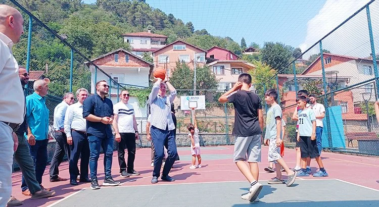 Başkan Köseler çocuklarla basketbol oynadı 1 basketbol 4 G4Ulya4